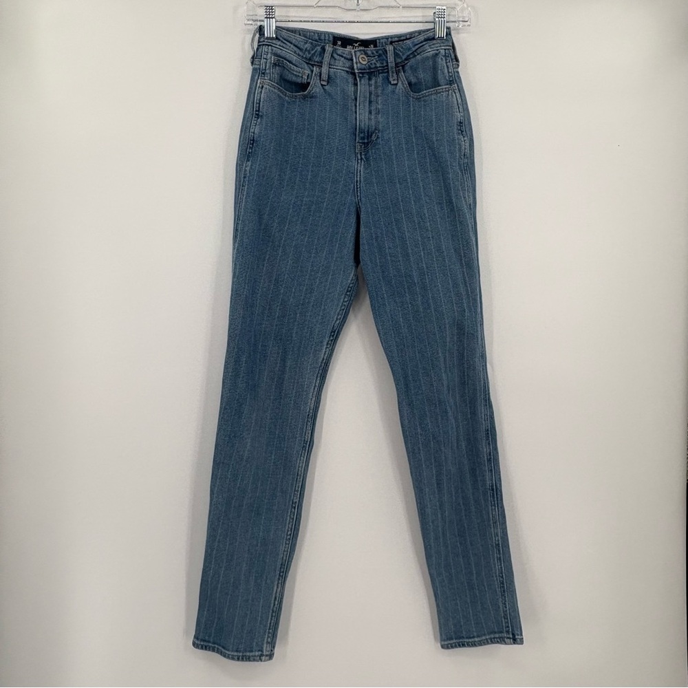 Hollister ultra high‎ rise mom jean 3/26